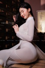 ao-dai-trang-noi-y-ren-sexy.jpg